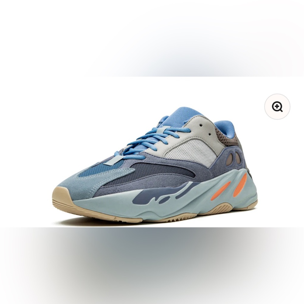YEEZY BOOST 700 "Carbon Blue"